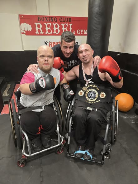 Zleva sparing Standa Cimpa uprosřed trenér Robert Rosenberg a&nbsp;vpravo Štěpán